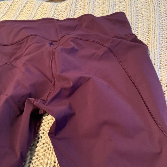 LuLuLemon. Midrise Bergundy Cropped Leggings woman’s size 12 - Picture 10 of 12